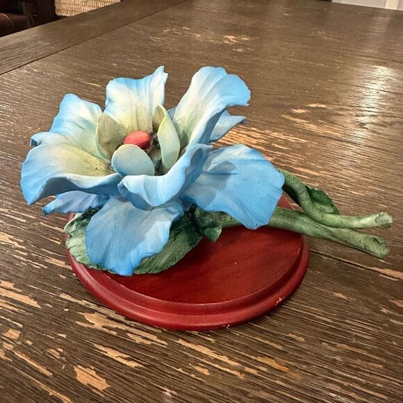 CAPODIMONTE Italy Handmade Vintage‎ Blue Porcelain Flower Figurine w/certificate - Picture 3 of 12